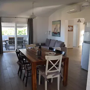 Apartament Apartments Mondo, Vir
